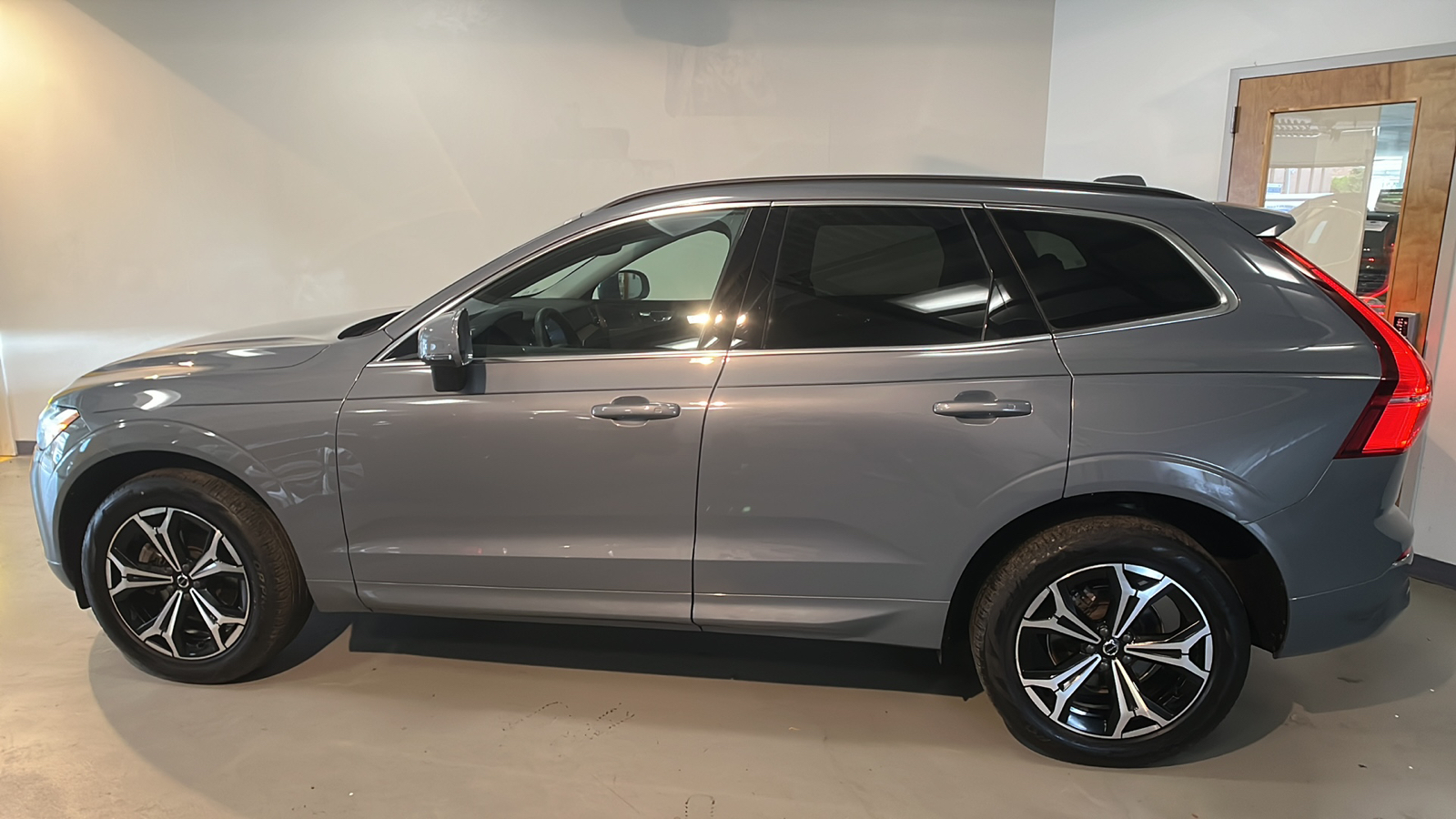 2022 Volvo XC60 B5 Momentum 2