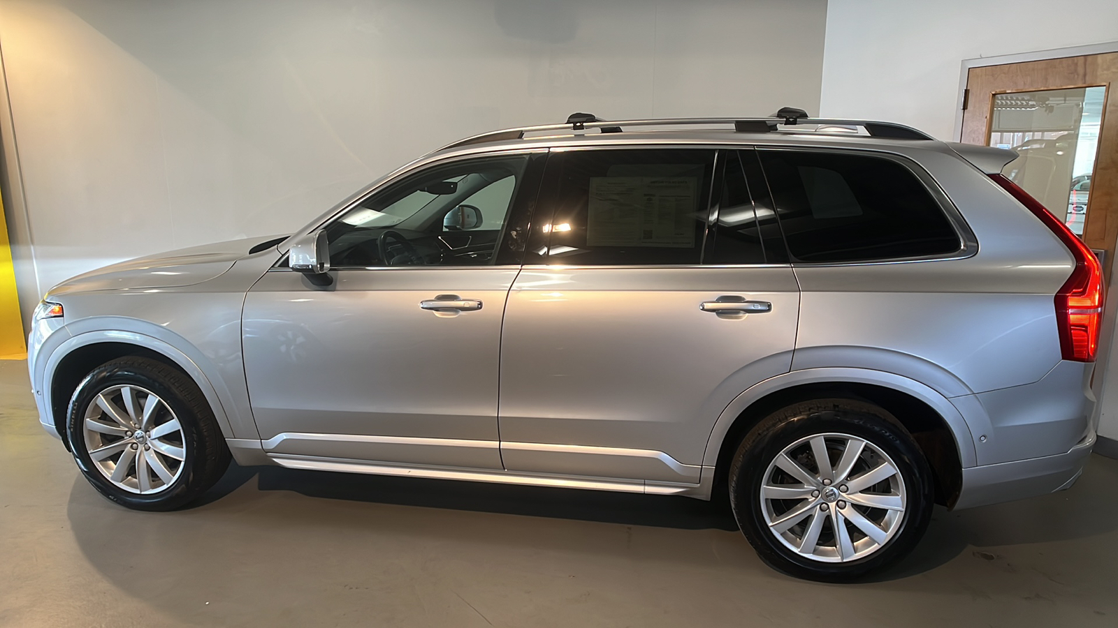 2016 Volvo XC90 T6 Momentum 2