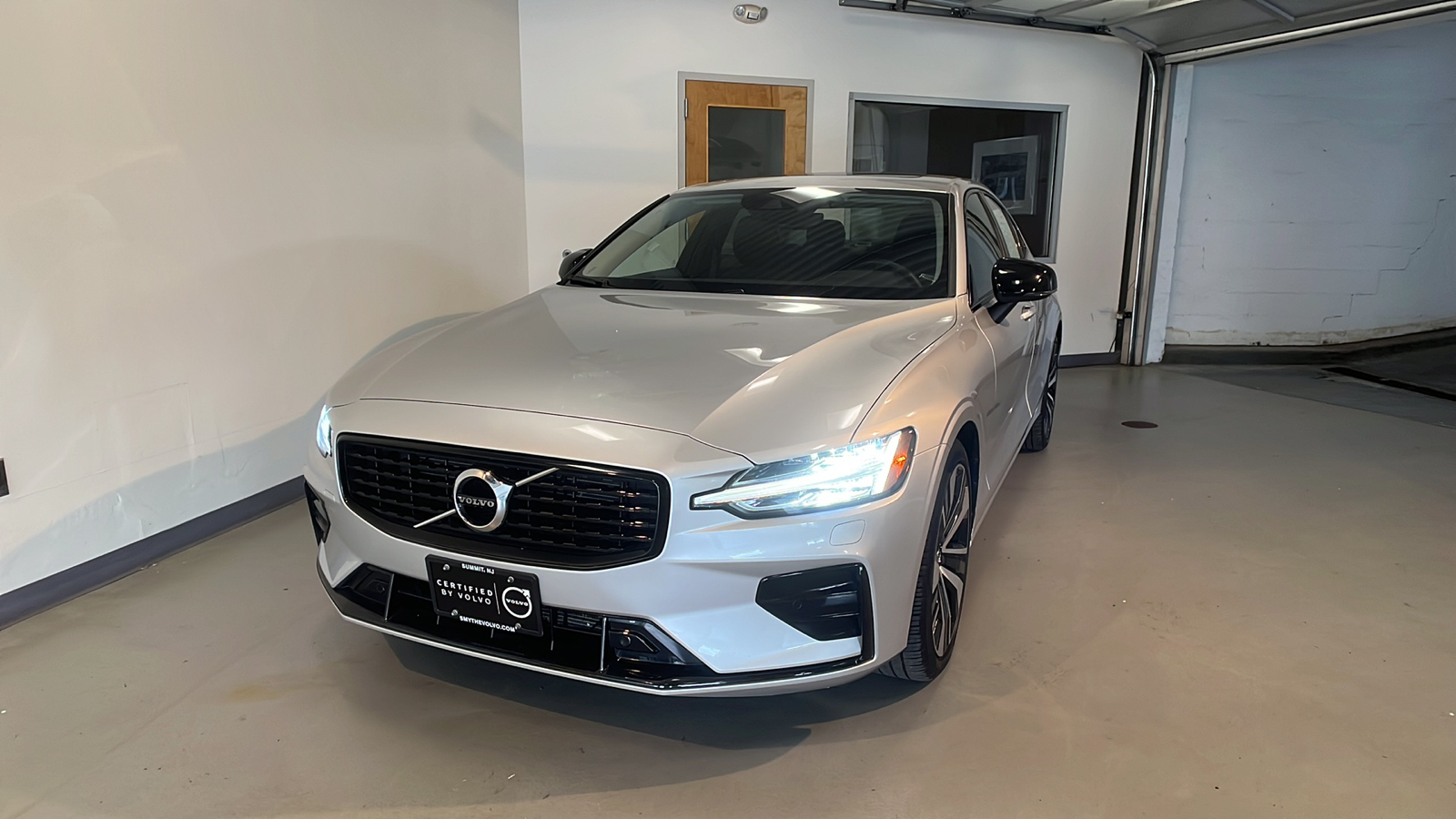 2022 Volvo S60 B5 Momentum 1