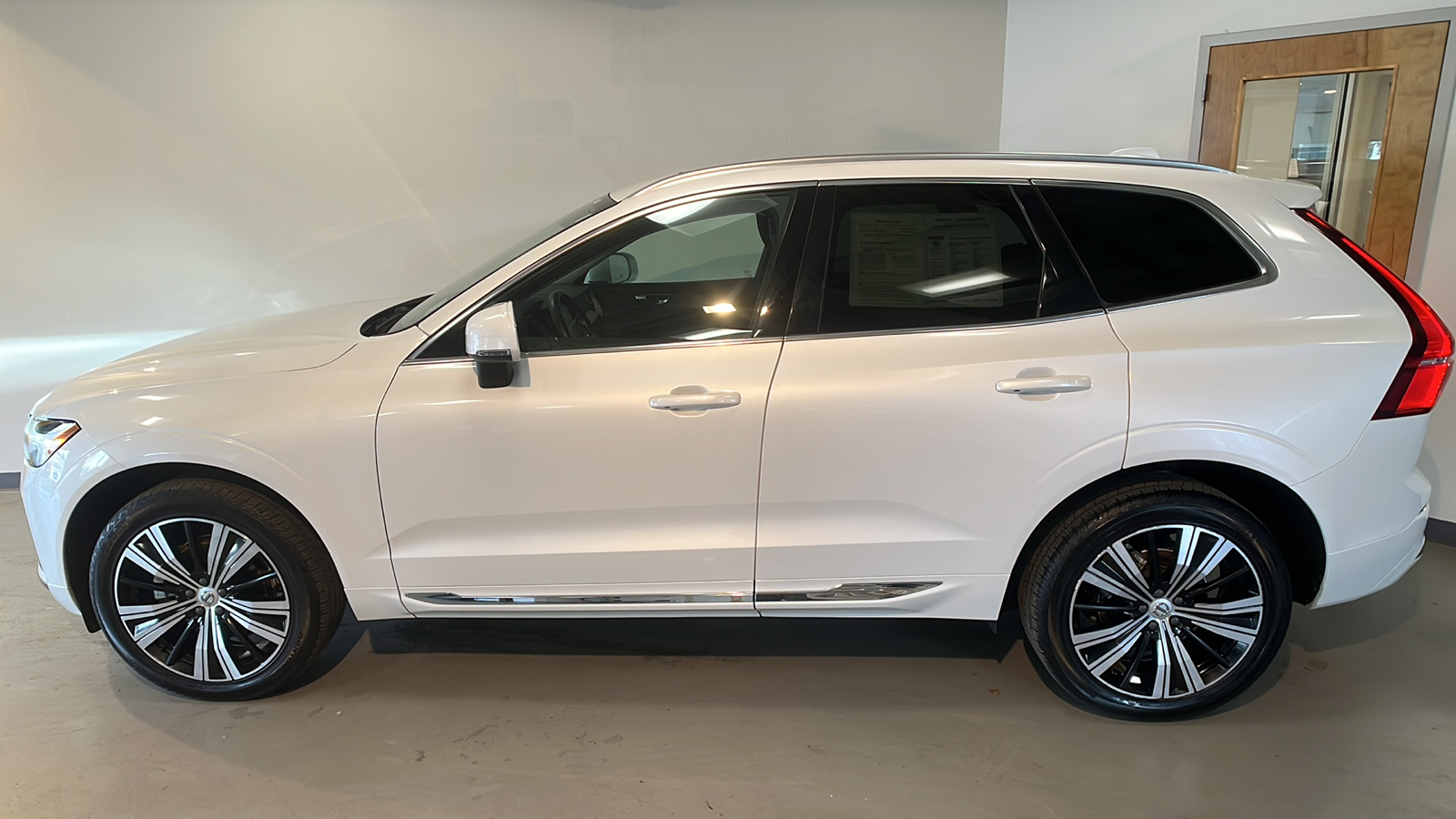 2022 Volvo XC60 B5 Inscription 2