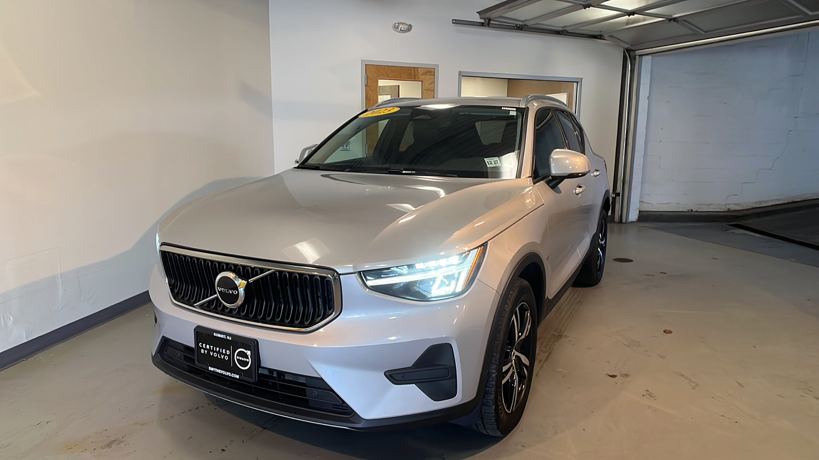 2023 Volvo XC40 B5 Core 1