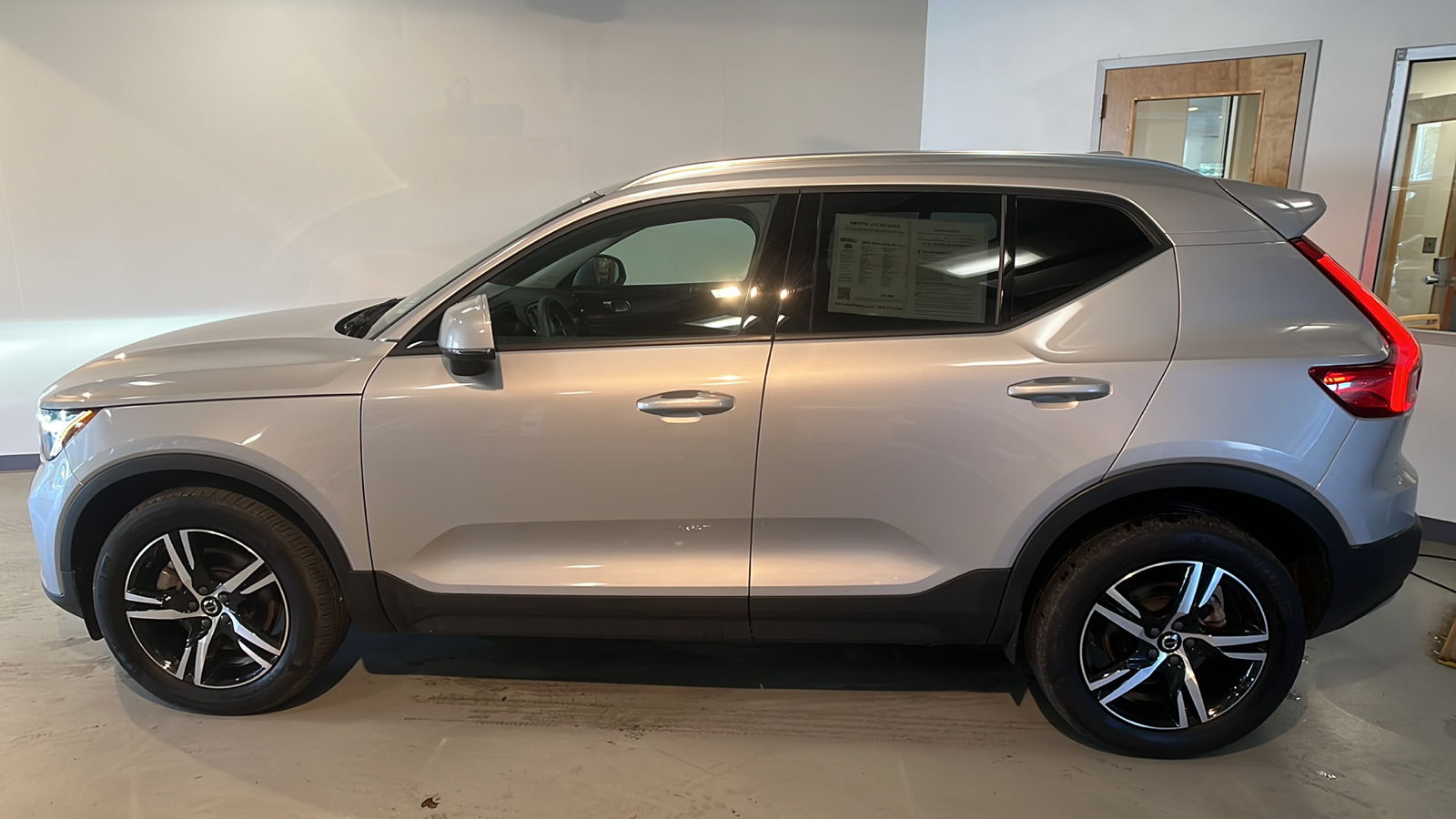 2023 Volvo XC40 B5 Core 2