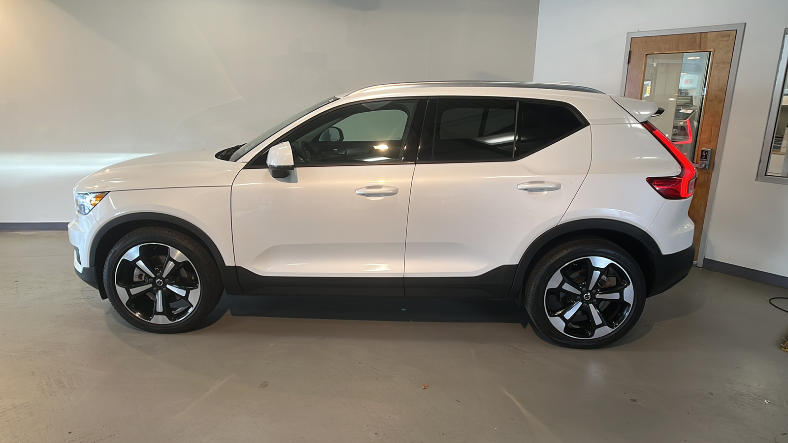 2022 Volvo XC40 Momentum 2