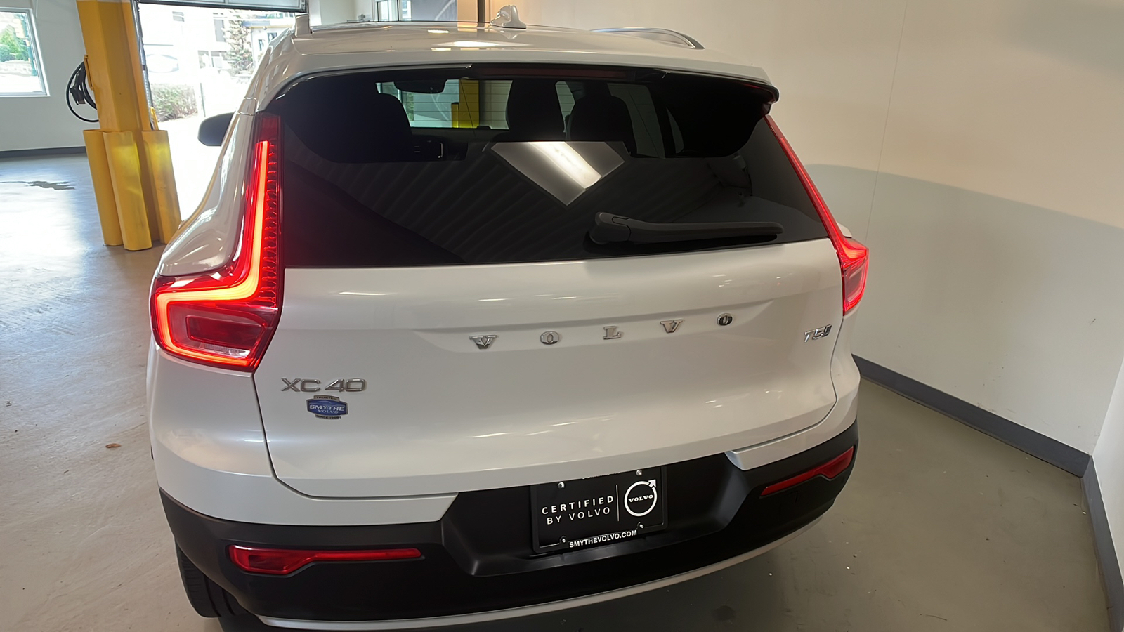 2022 Volvo XC40 Momentum 4