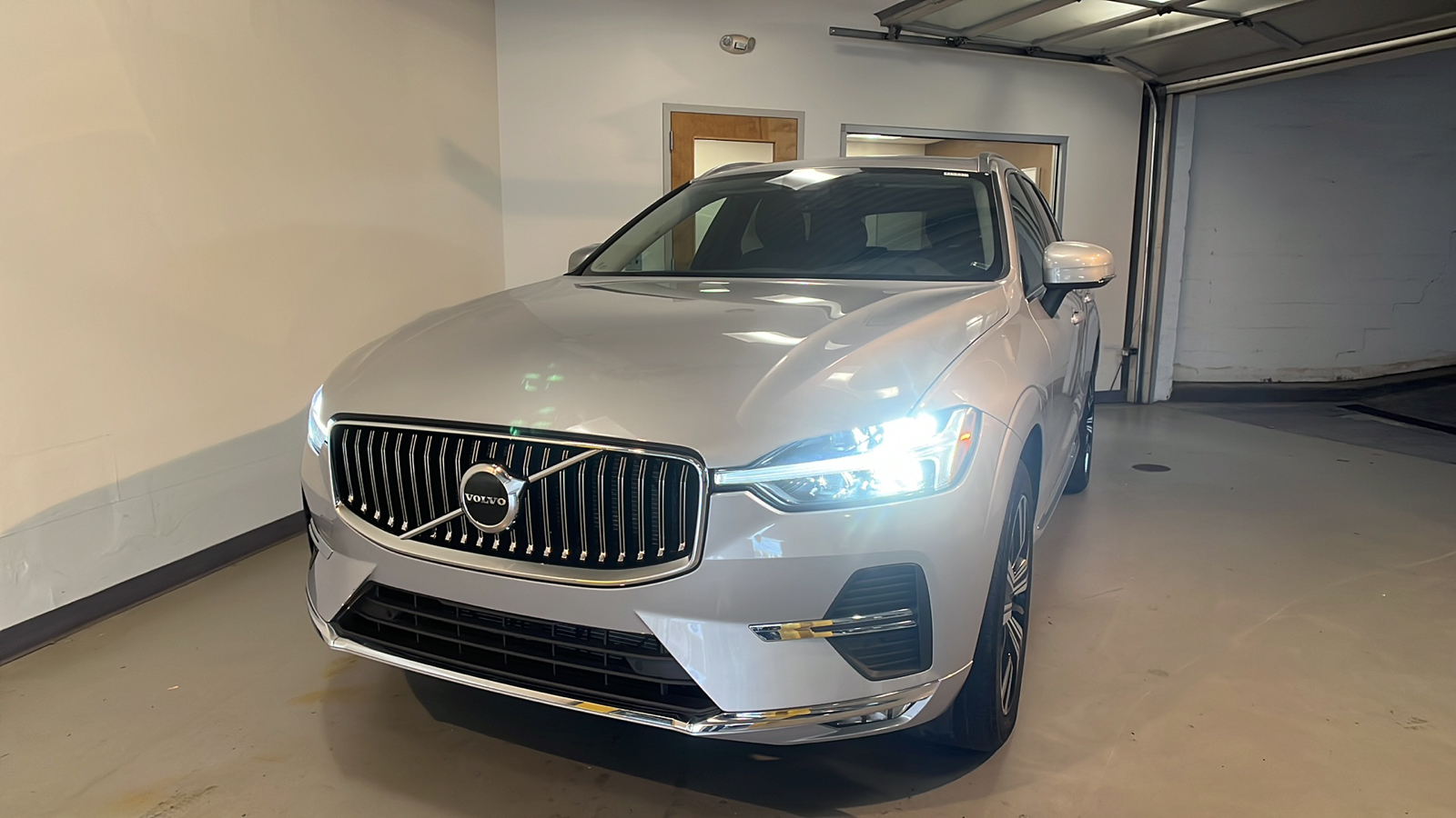 2022 Volvo XC60 B5 Inscription 1