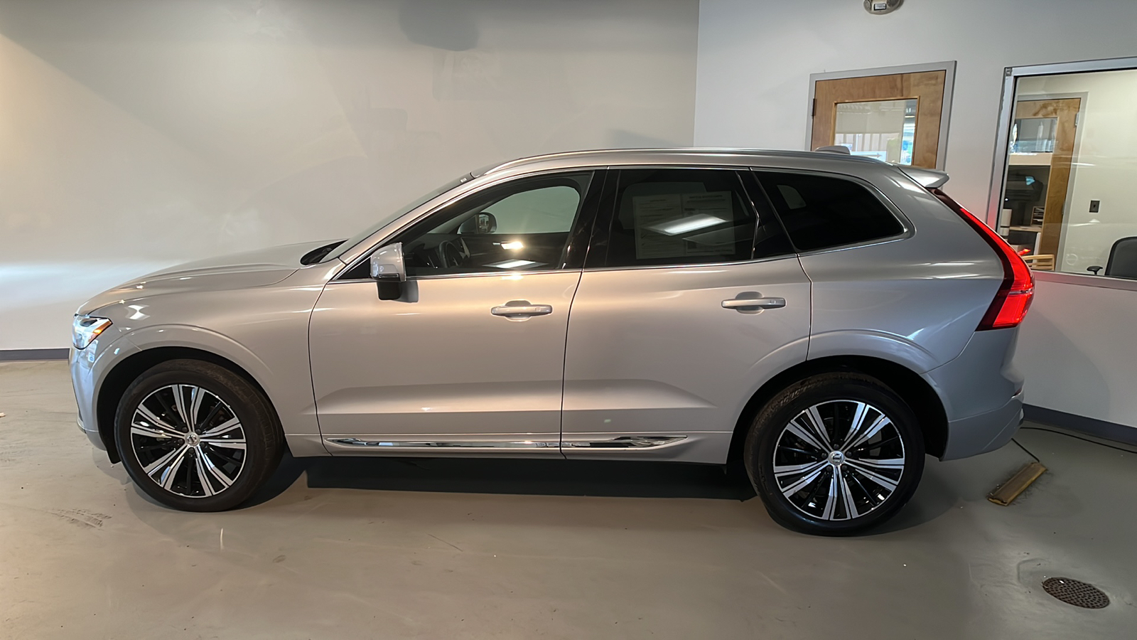 2022 Volvo XC60 B5 Inscription 2