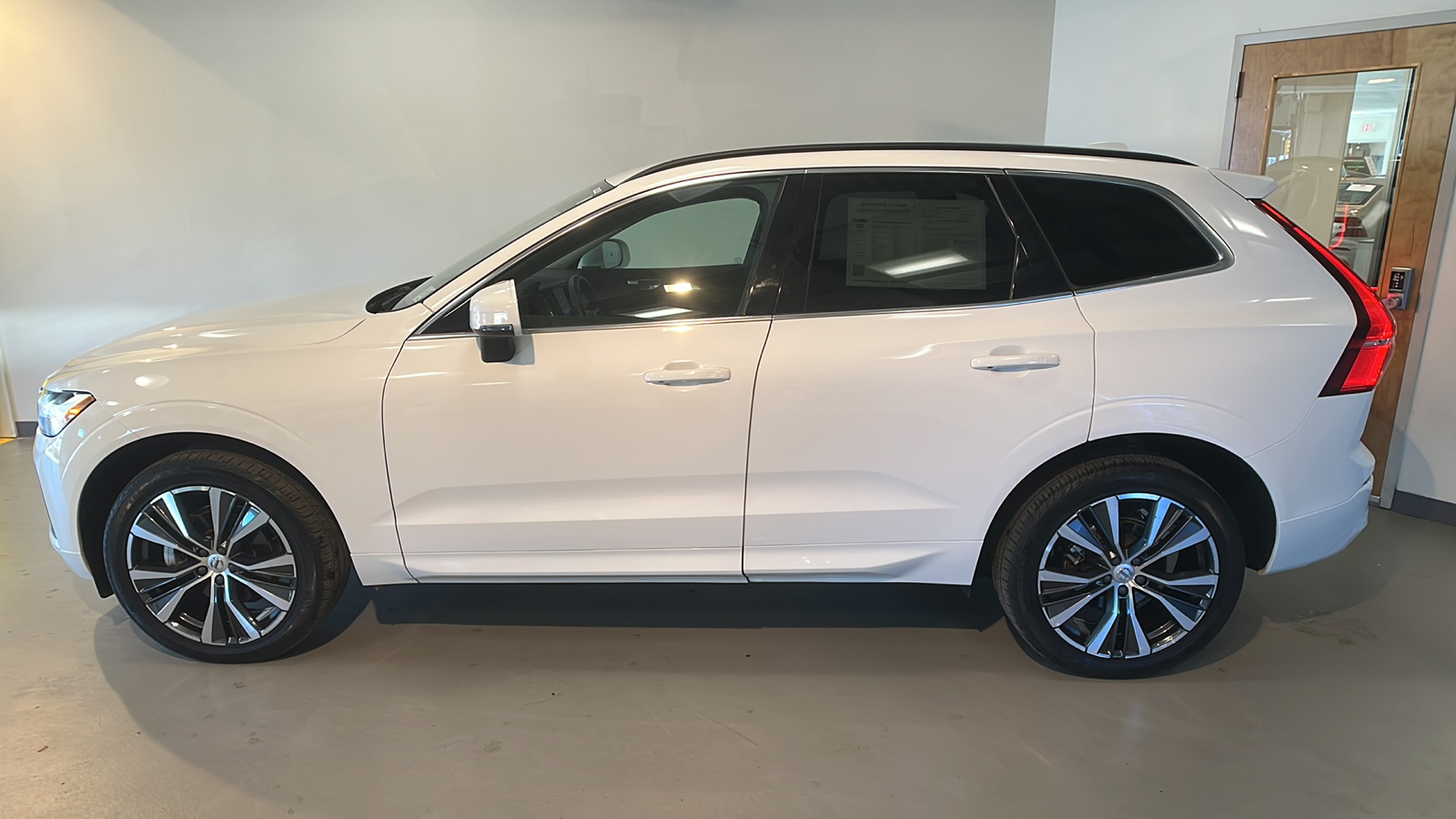 2022 Volvo XC60 B5 Momentum 2