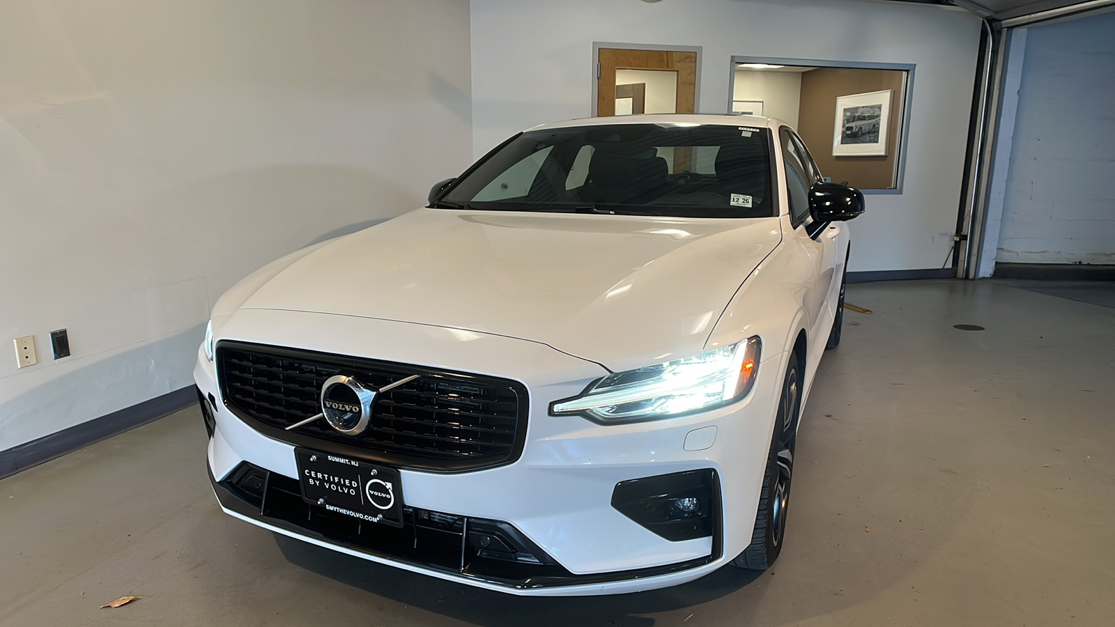 2022 Volvo S60 B5 R-Design 1