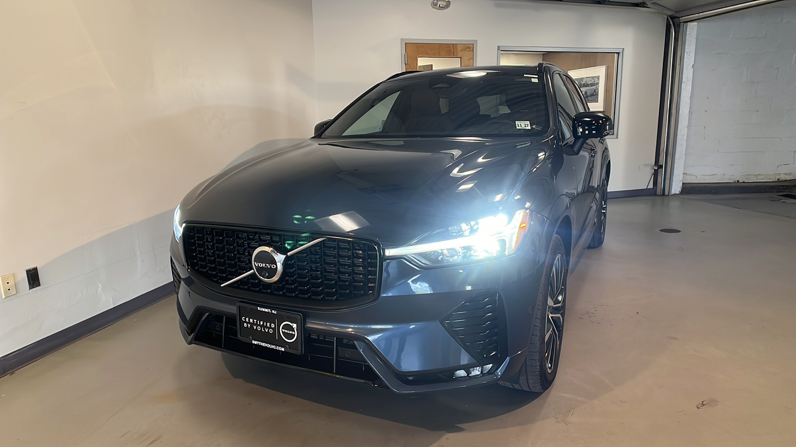 2023 Volvo XC60 B5 Plus Dark Theme 1