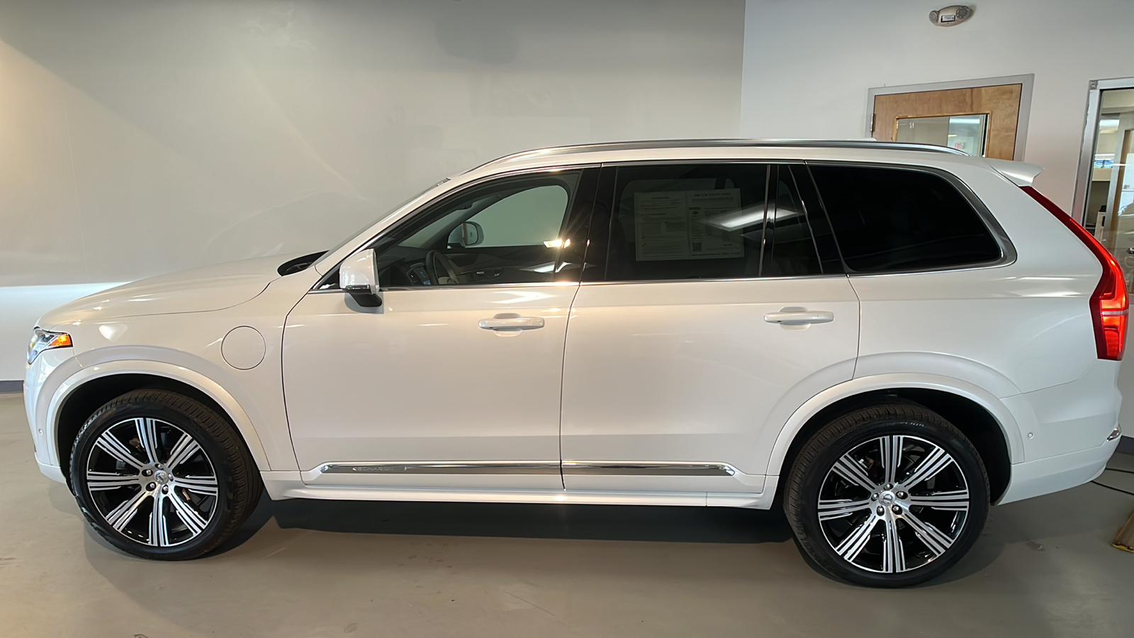 2023 Volvo XC90 Recharge Plug-In Hybrid T8 Plus 6 Passenger 2