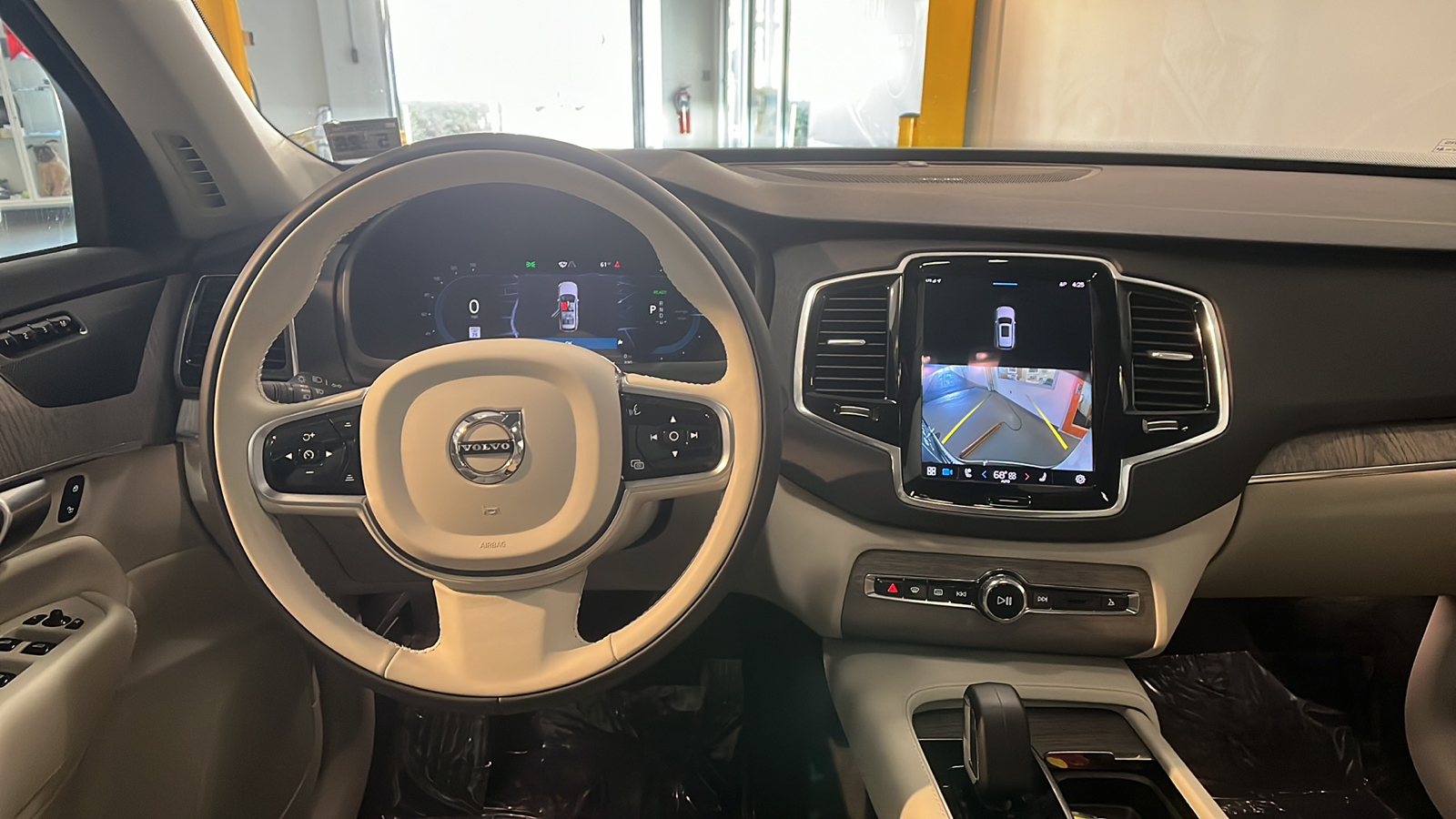 2023 Volvo XC90 Recharge Plug-In Hybrid T8 Plus 6 Passenger 10