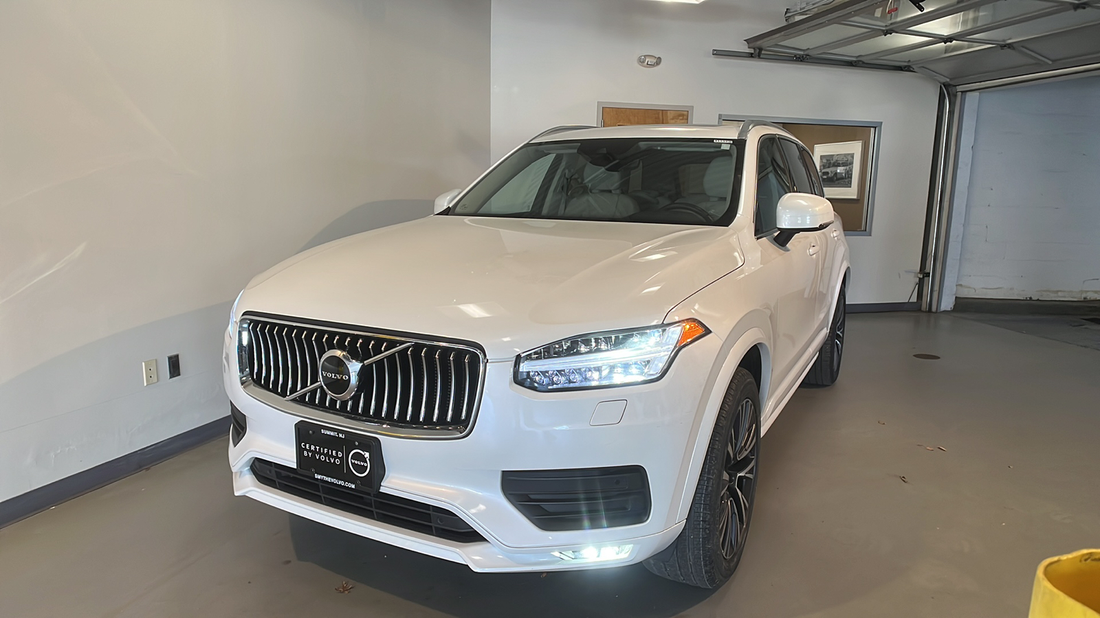 2022 Volvo XC90 T6 Momentum 1