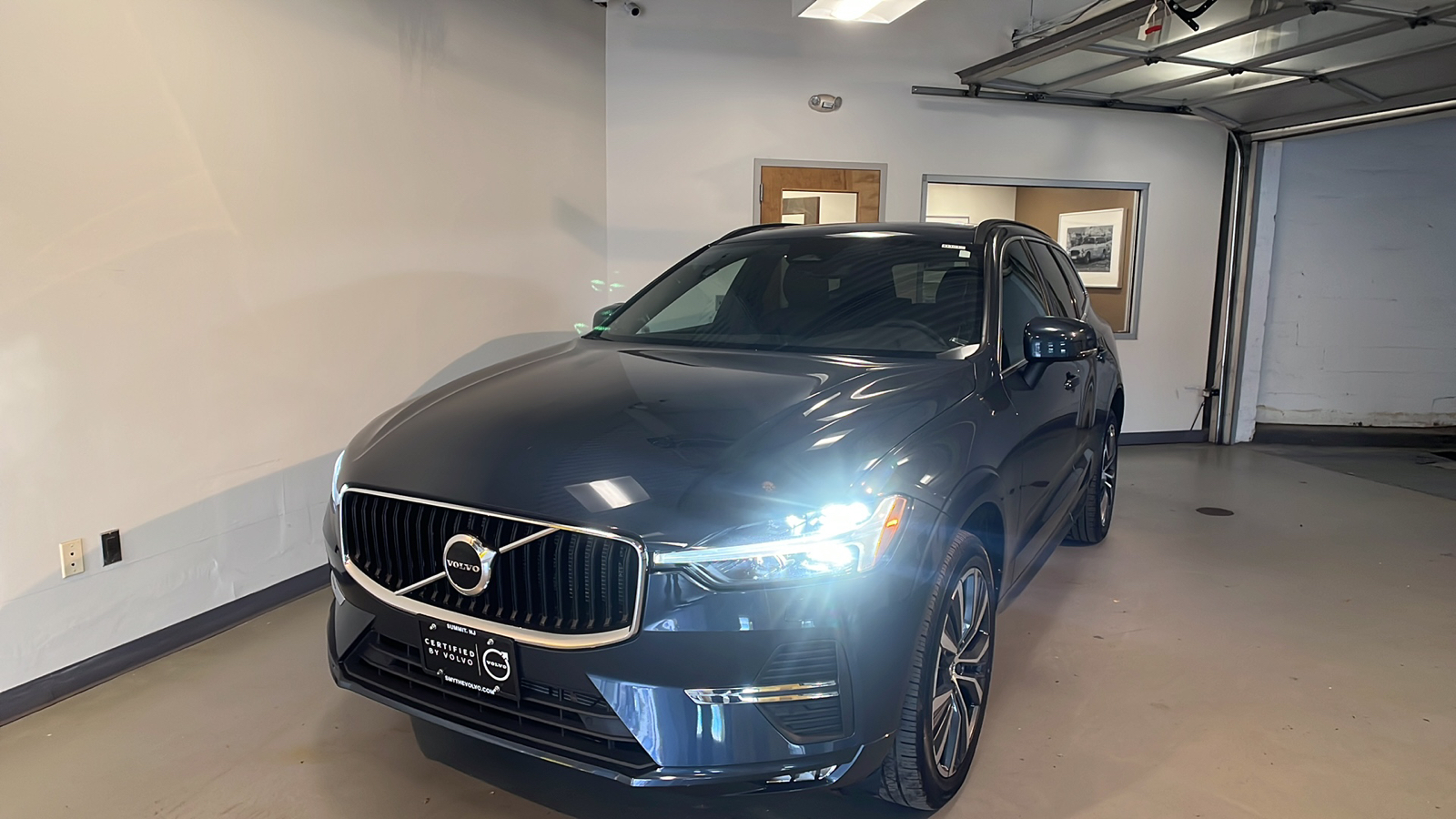 2022 Volvo XC60 B5 Momentum 1