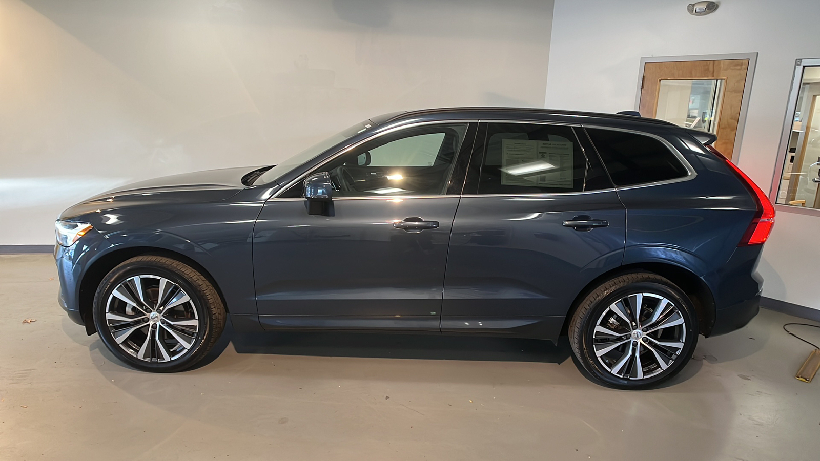 2022 Volvo XC60 B5 Momentum 2