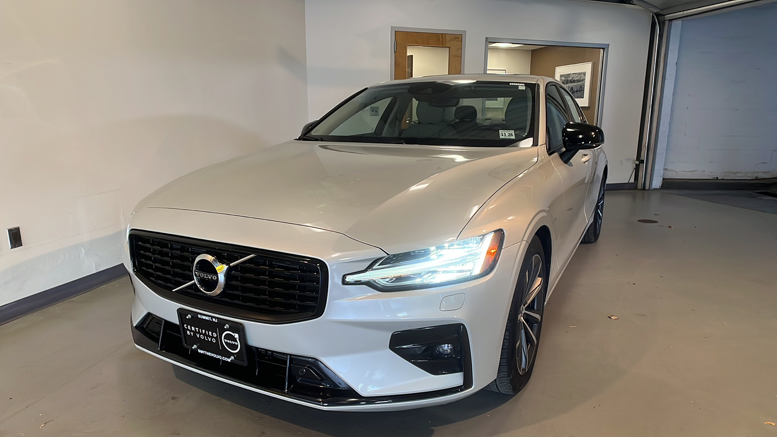 2022 Volvo S60 B5 Momentum 1