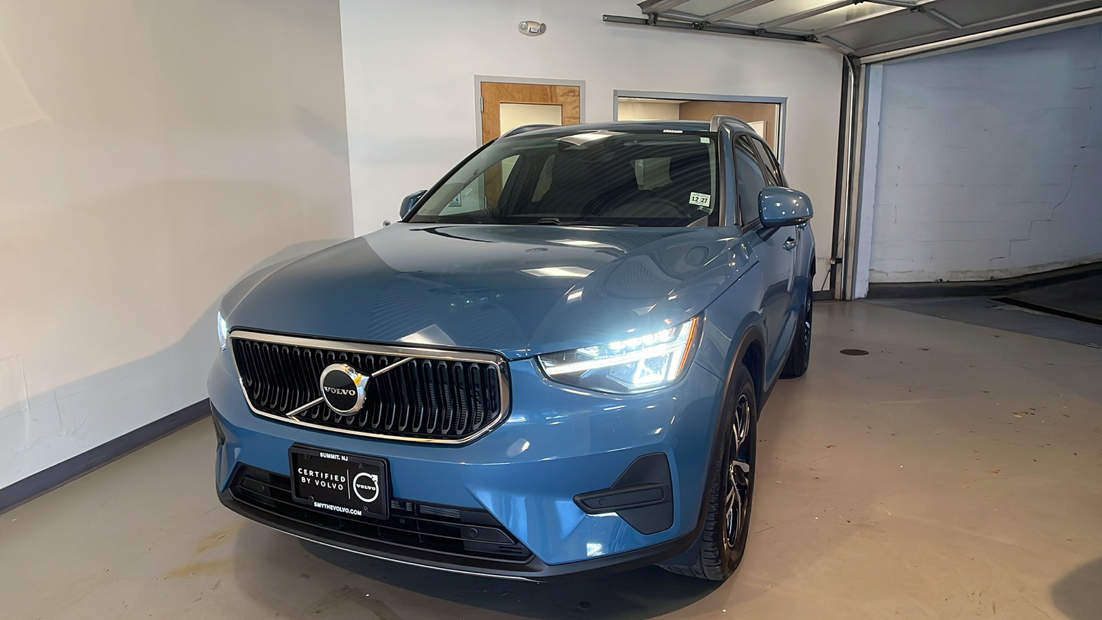 2023 Volvo XC40 B5 Core 1