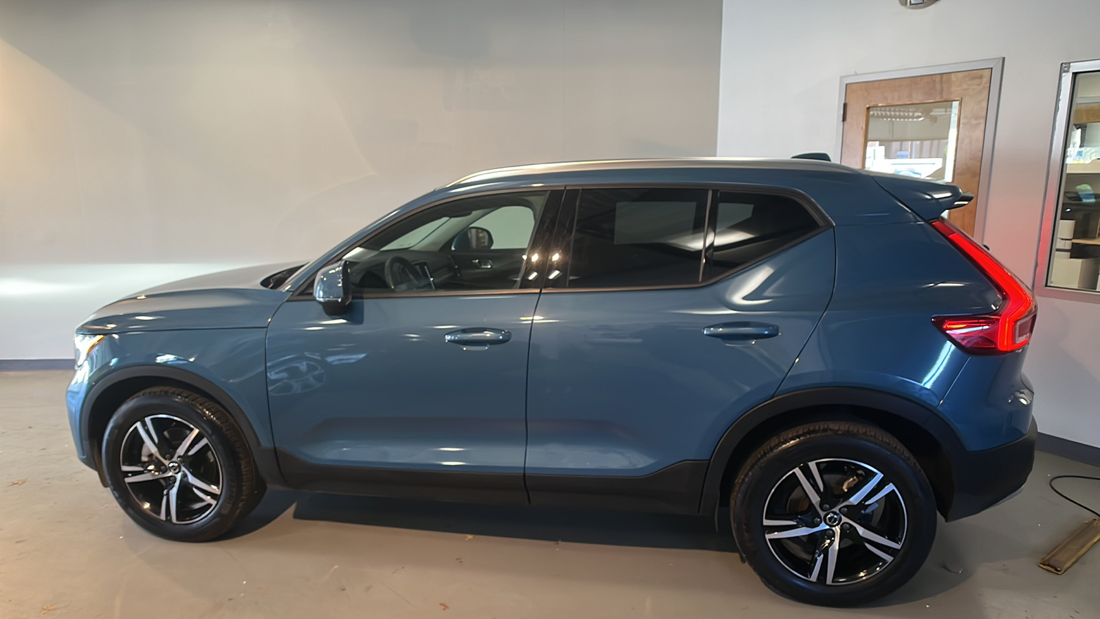 2023 Volvo XC40 B5 Core 2