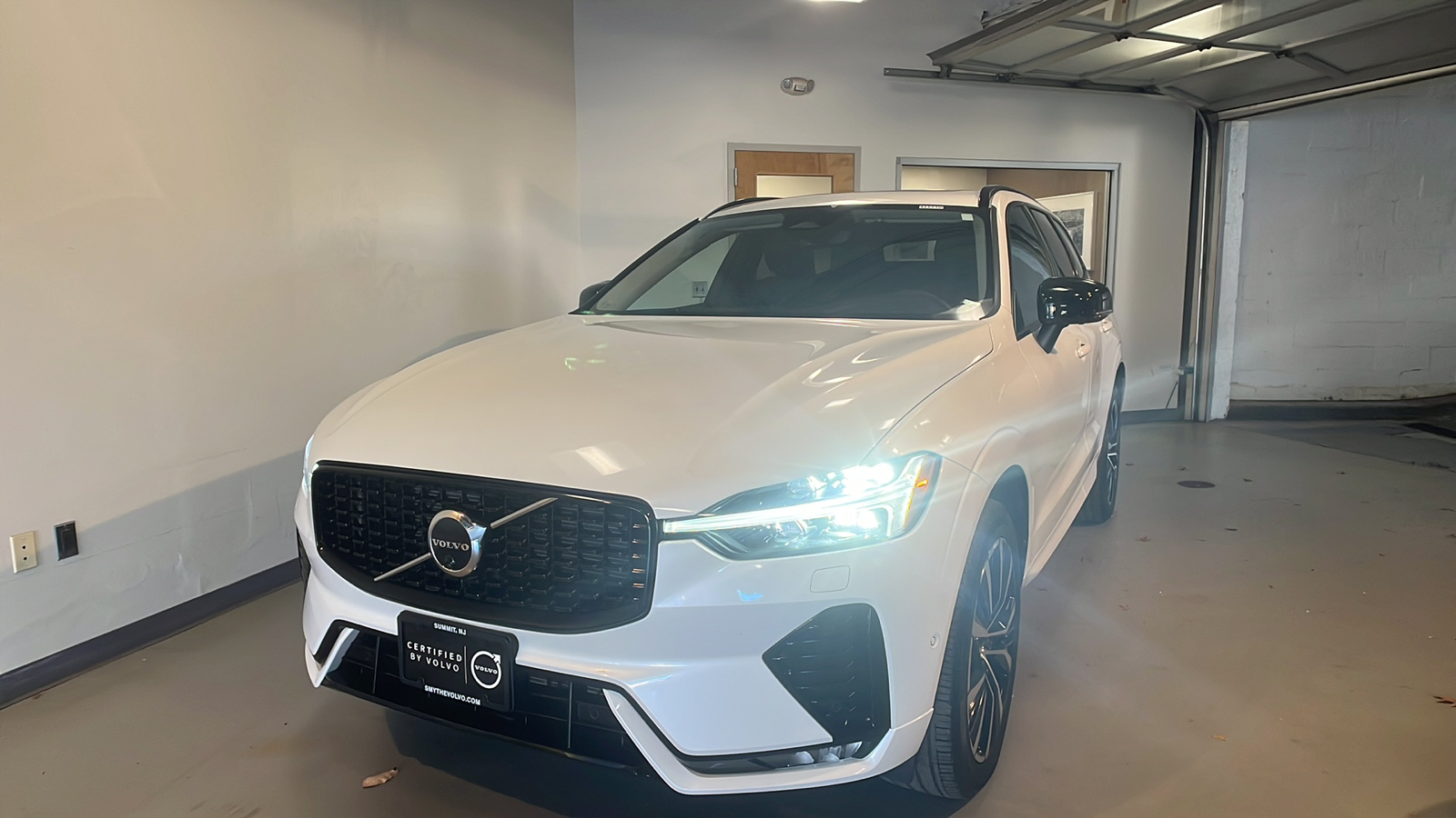 2023 Volvo XC60 B5 Plus Dark Theme 1