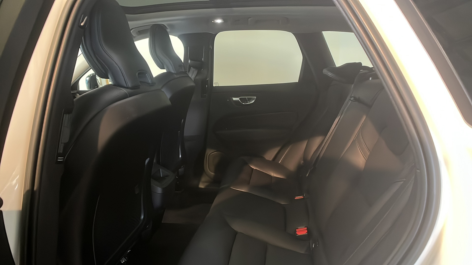 2023 Volvo XC60 B5 Plus Dark Theme 9