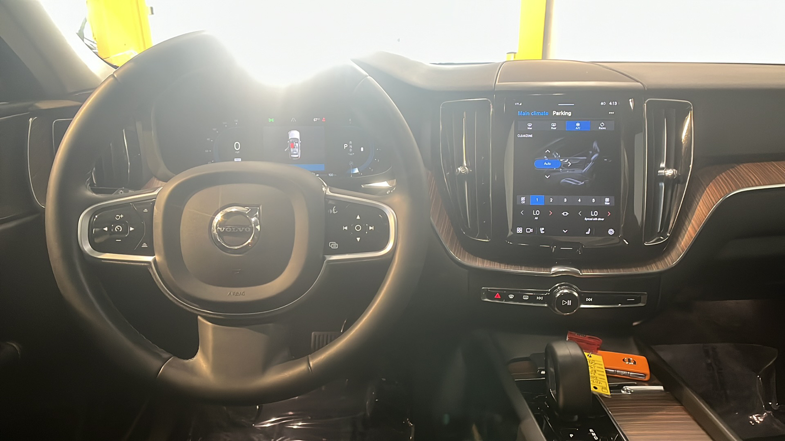 2023 Volvo XC60 B5 Plus Dark Theme 10