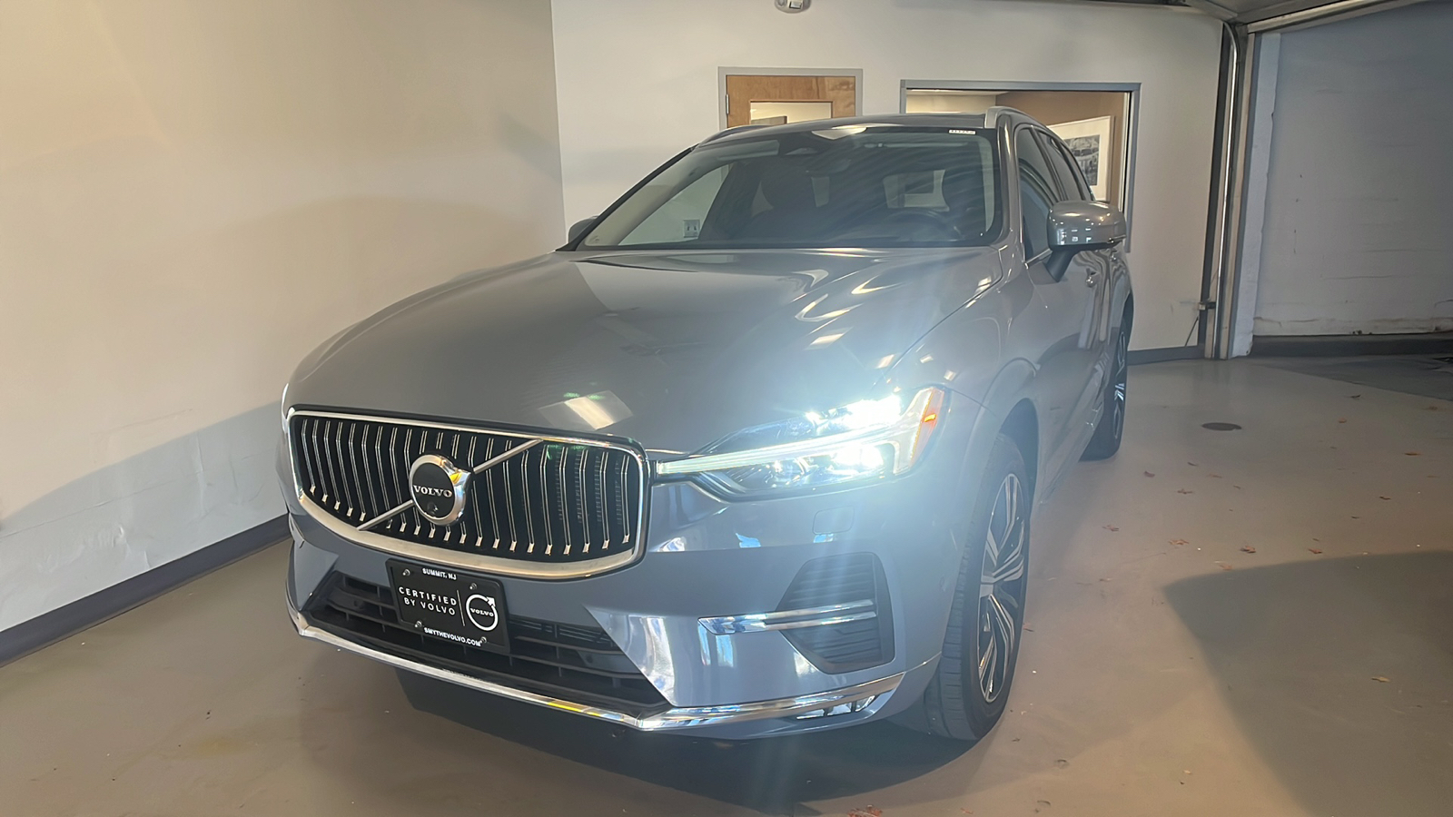 2022 Volvo XC60 B5 Inscription 1