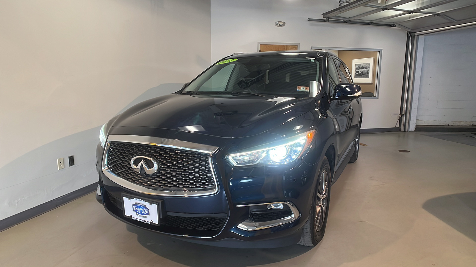 2017 INFINITI QX60 Base 1