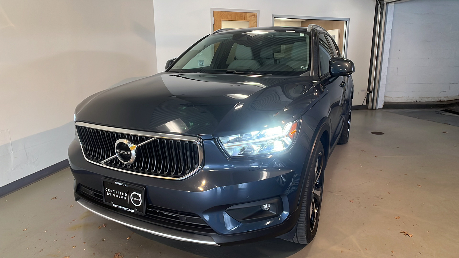 2022 Volvo XC40 Momentum 1