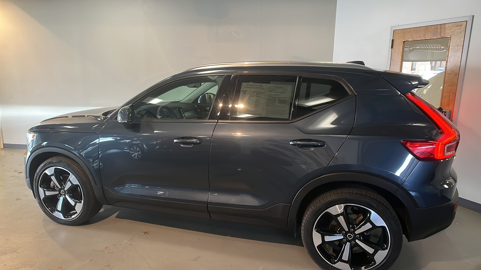 2022 Volvo XC40 Momentum 2