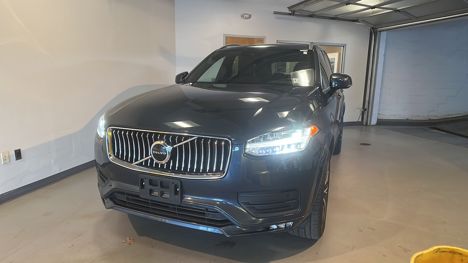 2022 Volvo XC90 T6 Momentum 1