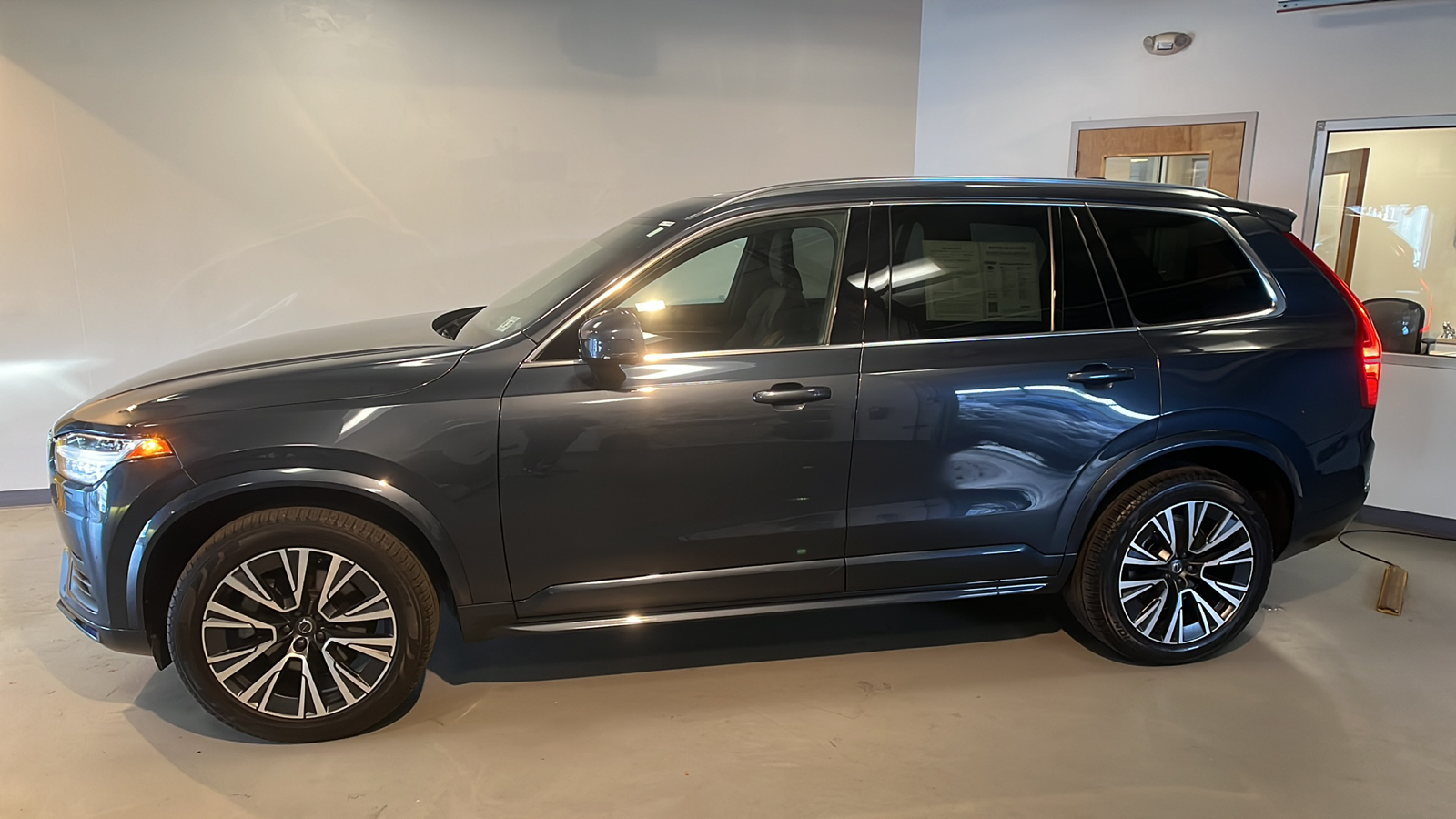 2022 Volvo XC90 T6 Momentum 2