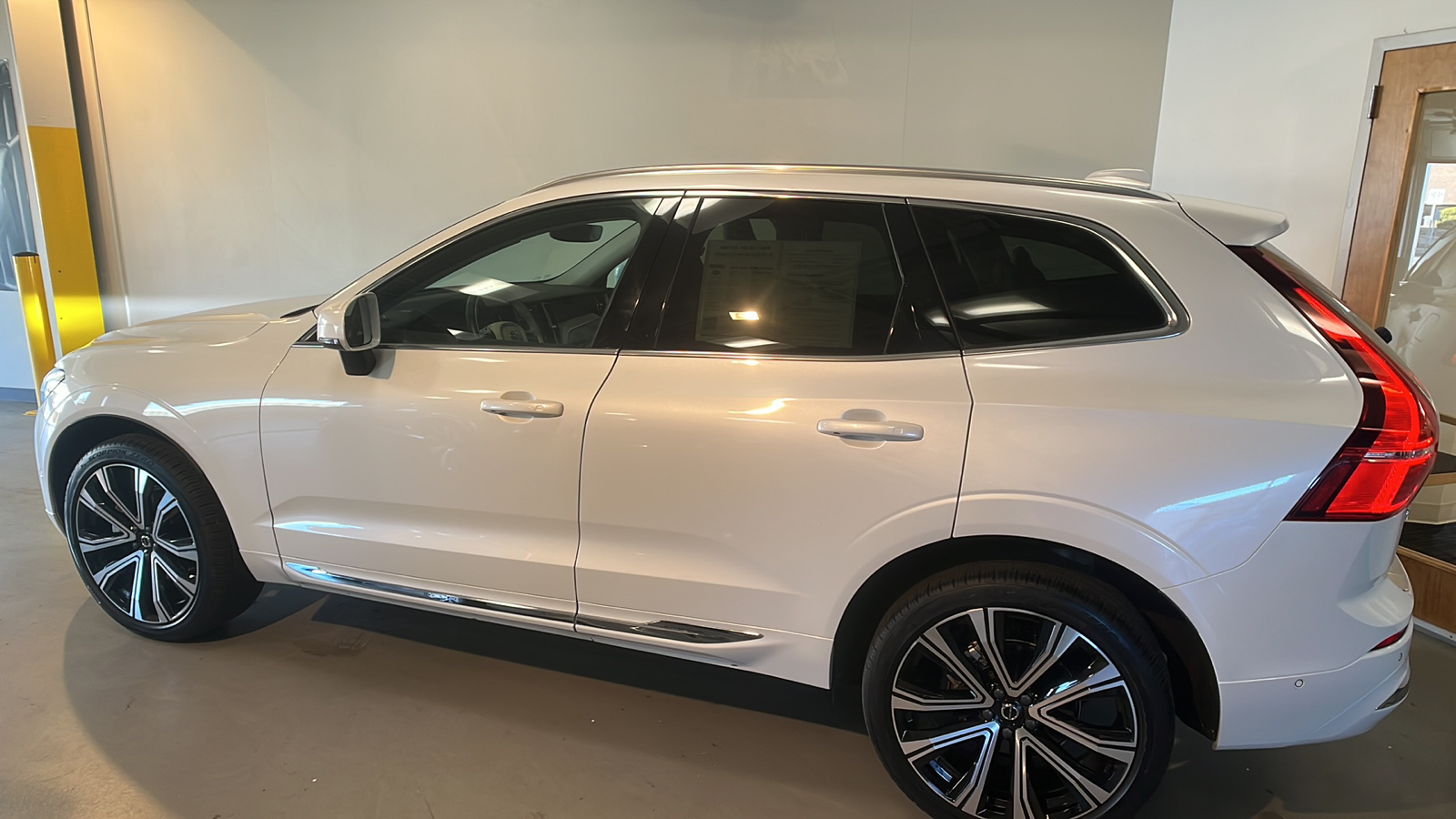 2023 Volvo XC60 Ultimate 2