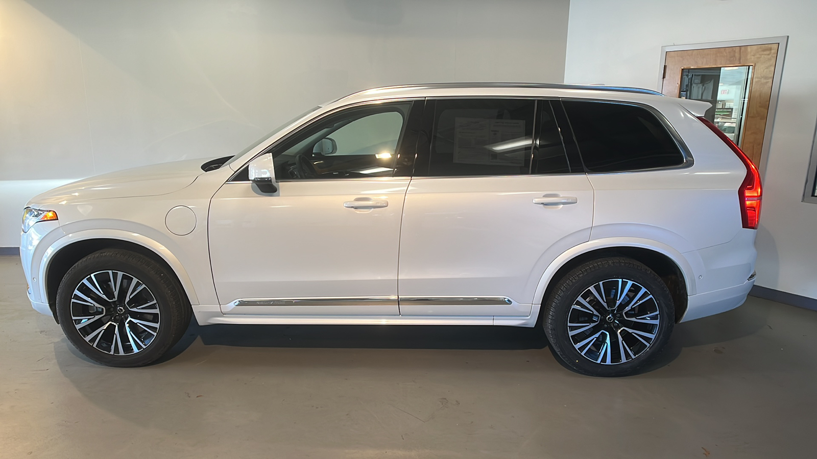 2023 Volvo XC90 Recharge Plug-In Hybrid T8 Plus 6 Passenger 2