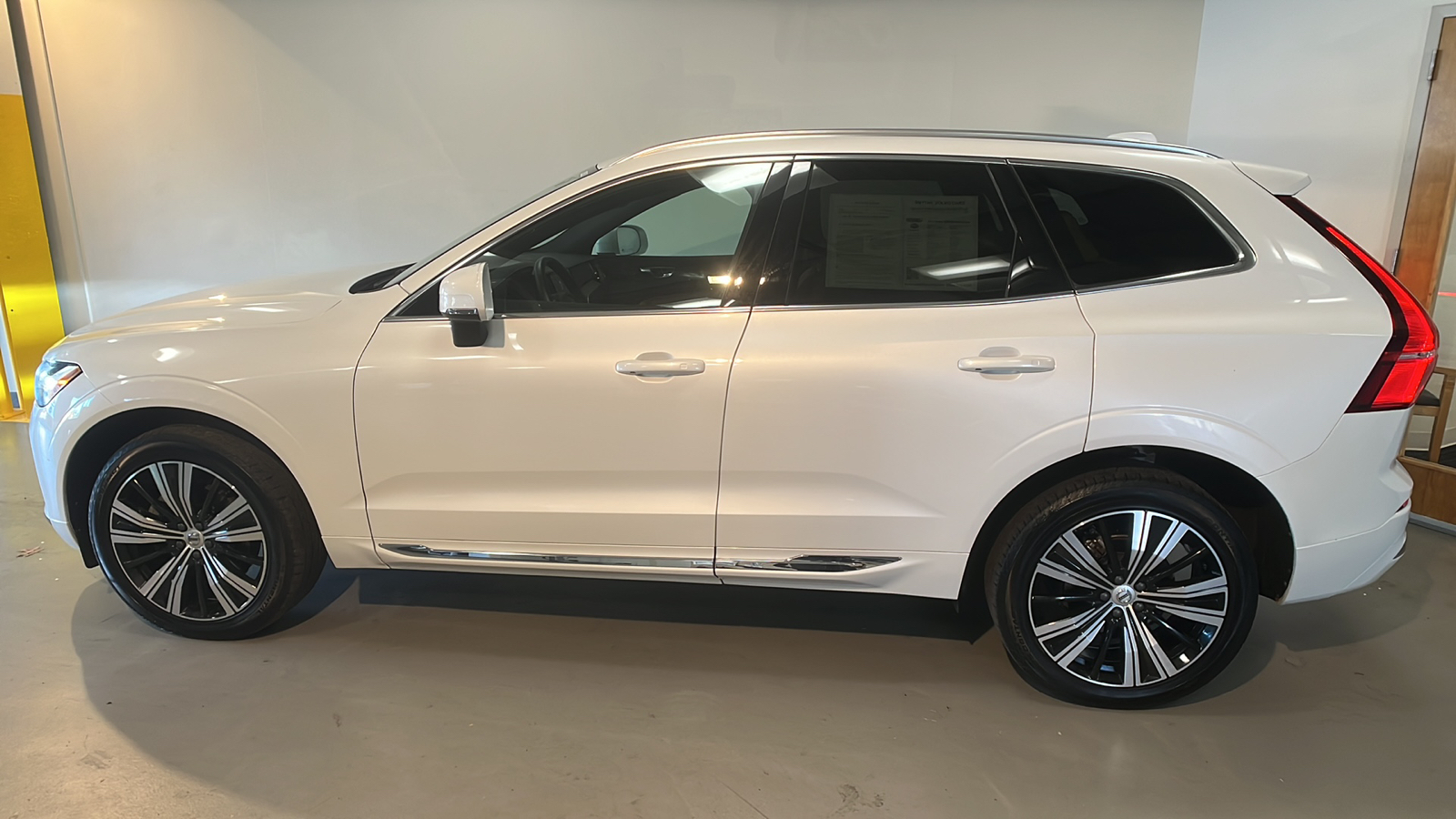 2022 Volvo XC60 B5 Inscription 2