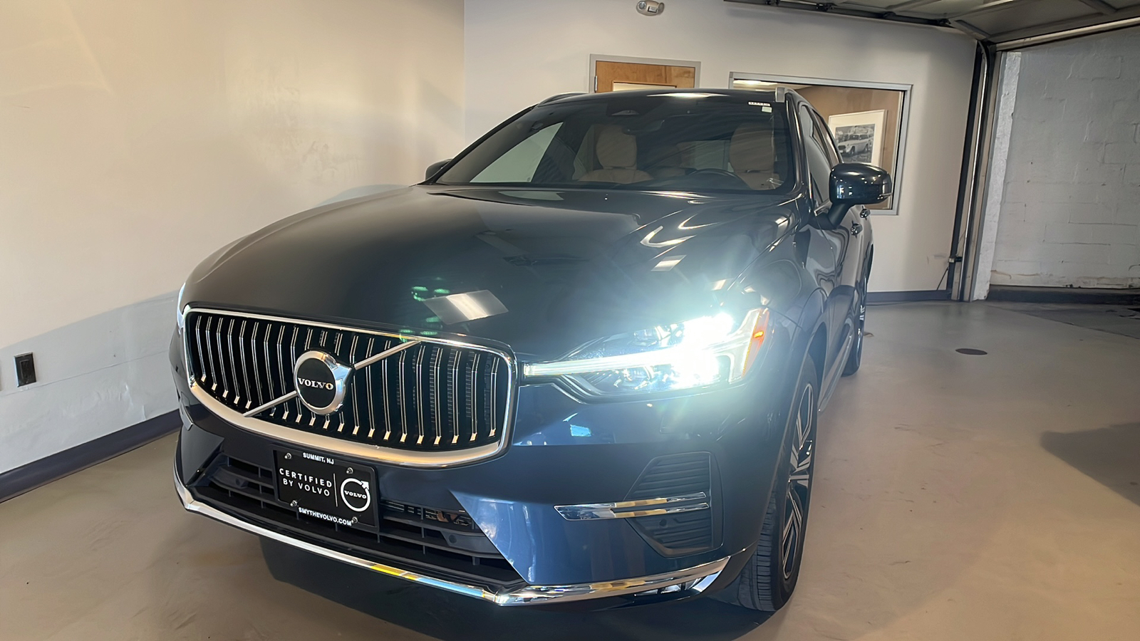 2022 Volvo XC60 B5 Inscription 1