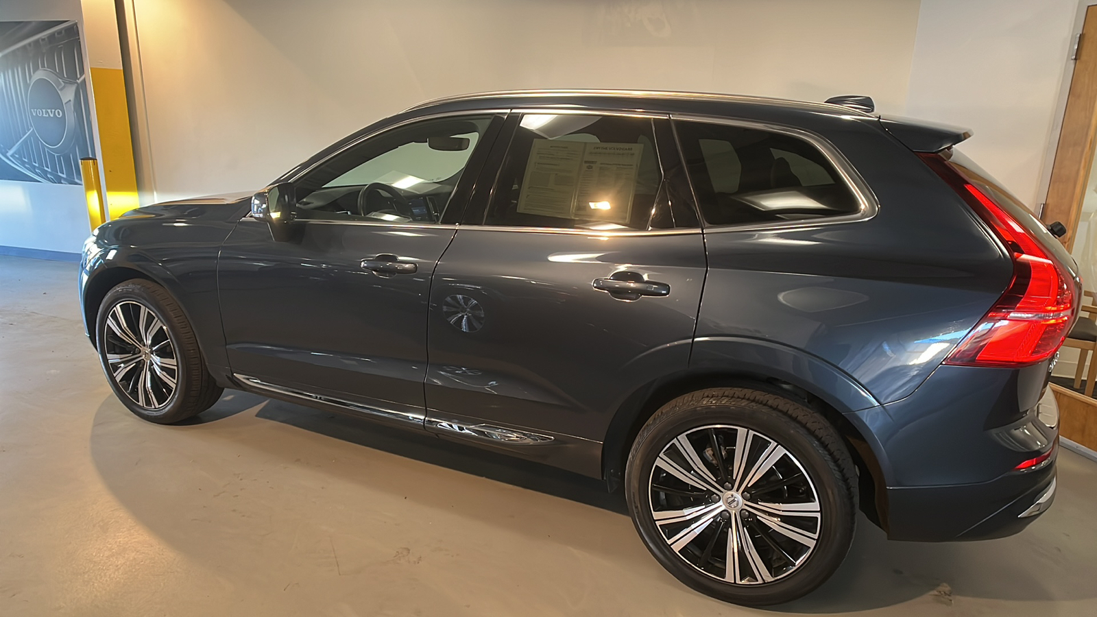 2022 Volvo XC60 B5 Inscription 2