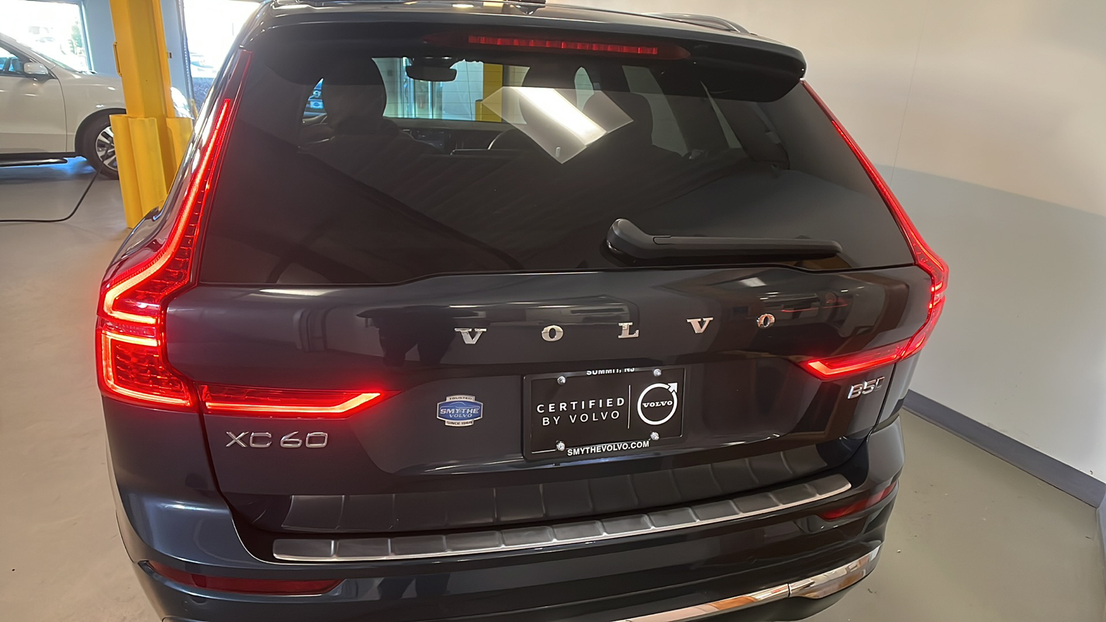 2022 Volvo XC60 B5 Inscription 4