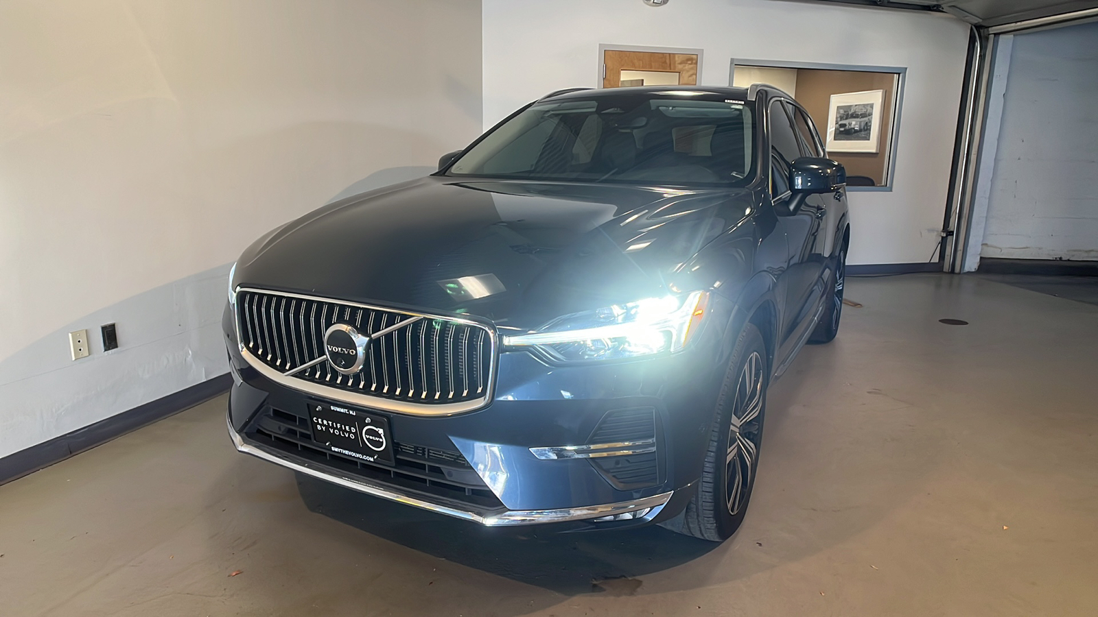 2023 Volvo XC60 B5 Plus Bright Theme 1