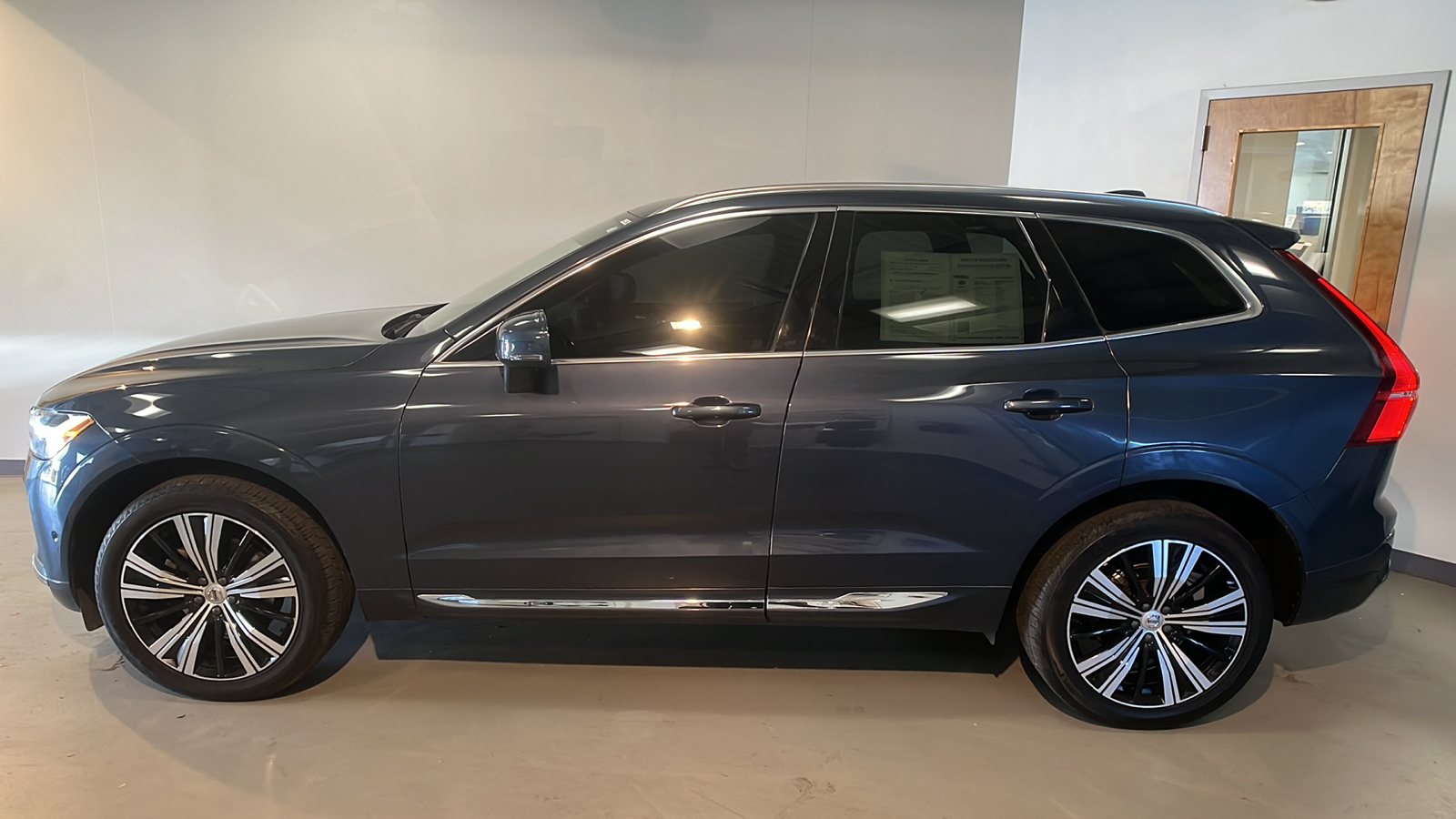 2023 Volvo XC60 B5 Plus Bright Theme 2