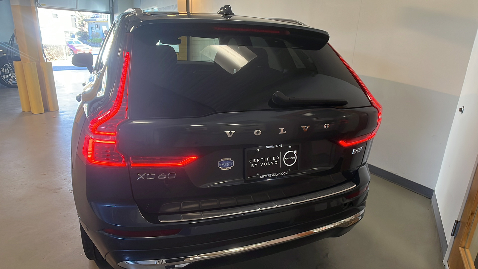 2023 Volvo XC60 B5 Plus Bright Theme 4