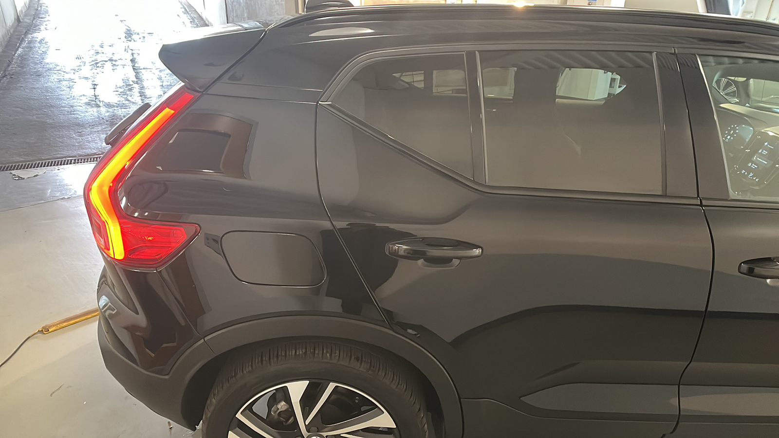 2022 Volvo XC40 R-Design 8