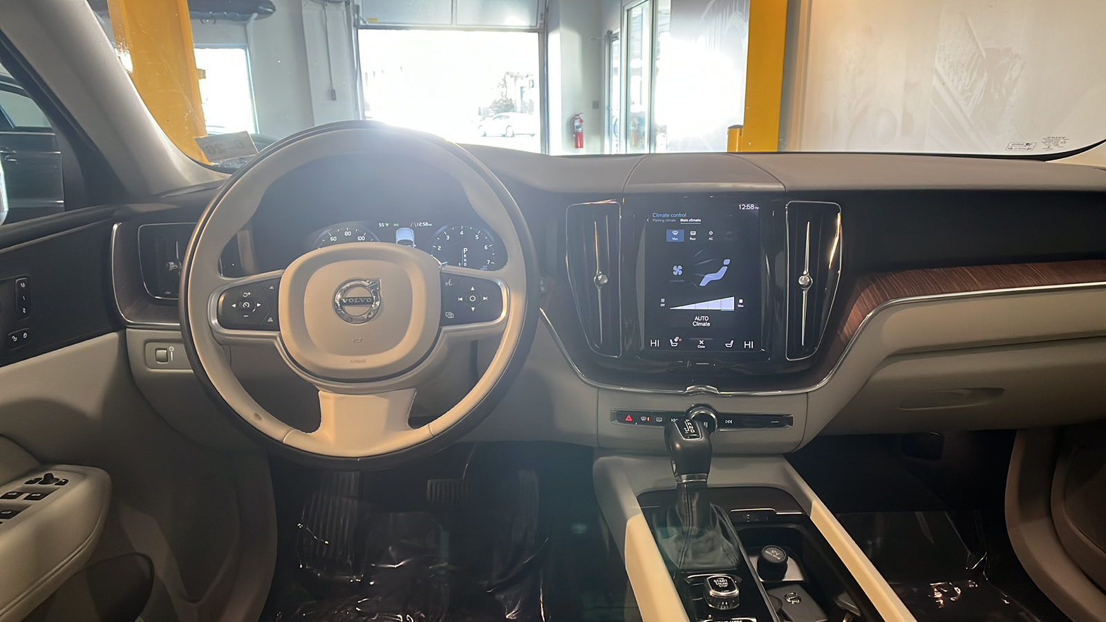 2021 Volvo XC60 T5 Momentum 10