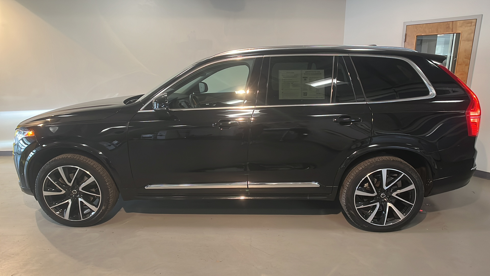 2023 Volvo XC90 B6 Plus 7-Seater 2