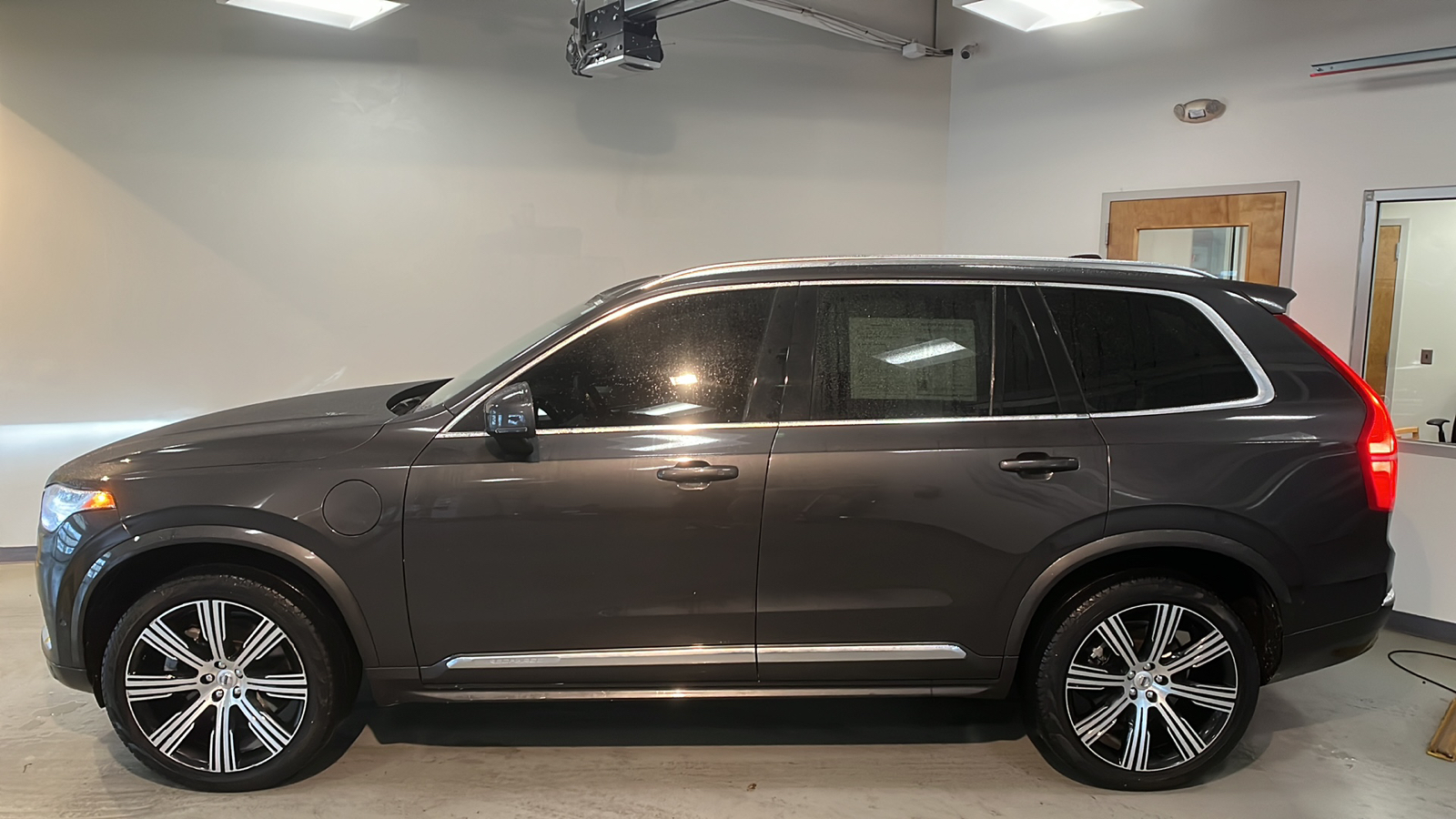 2023 Volvo XC90 Recharge Plug-In Hybrid T8 Plus Bright Theme 7 Passenger 2