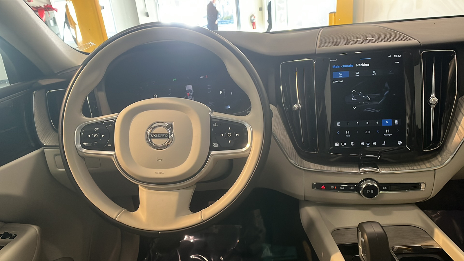 2023 Volvo XC60 B5 Plus Dark Theme 10