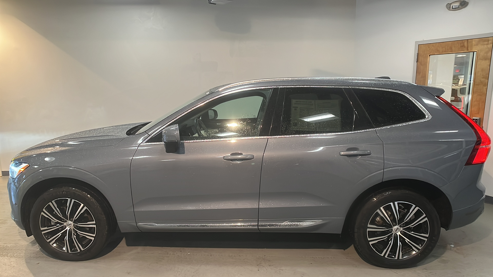 2022 Volvo XC60 B5 Inscription 2