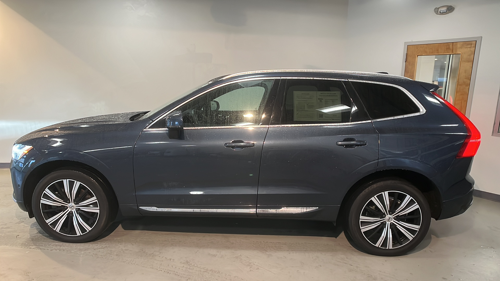 2022 Volvo XC60 B6 Inscription 2