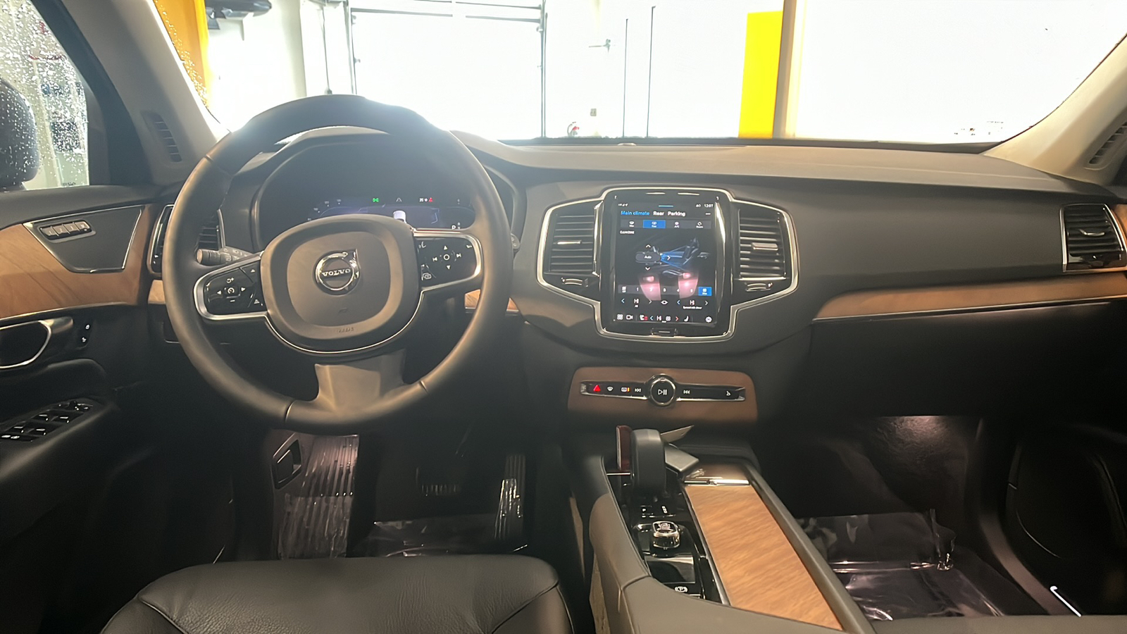 2024 Volvo XC90 B5 Plus 9