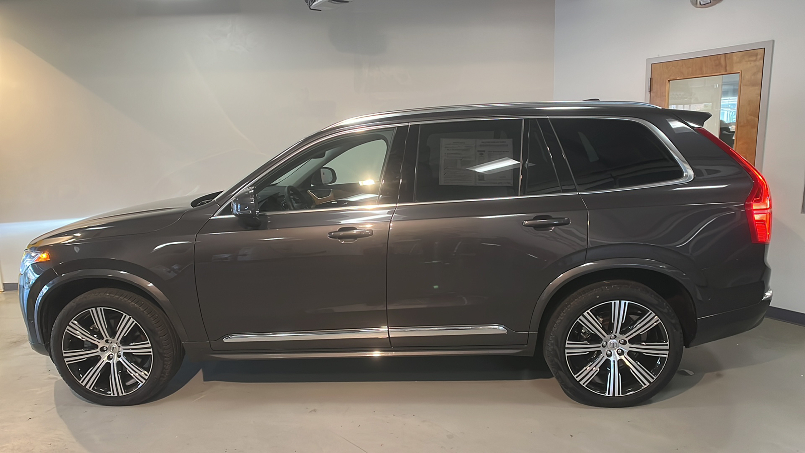 2024 Volvo XC90 B5 Plus 2