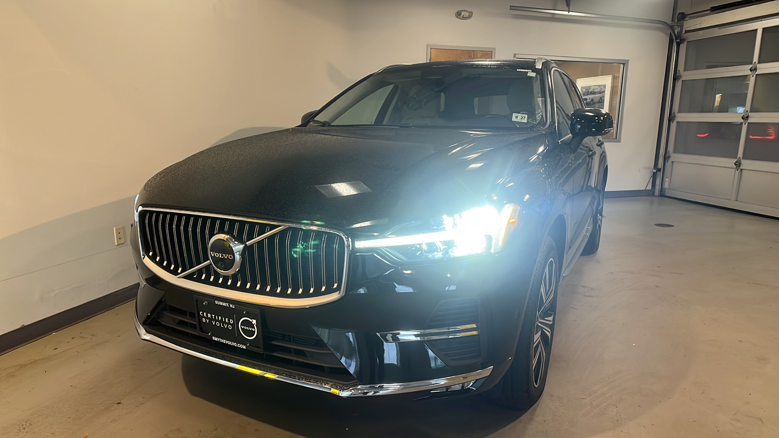 2023 Volvo XC60 B5 Plus Bright Theme 1