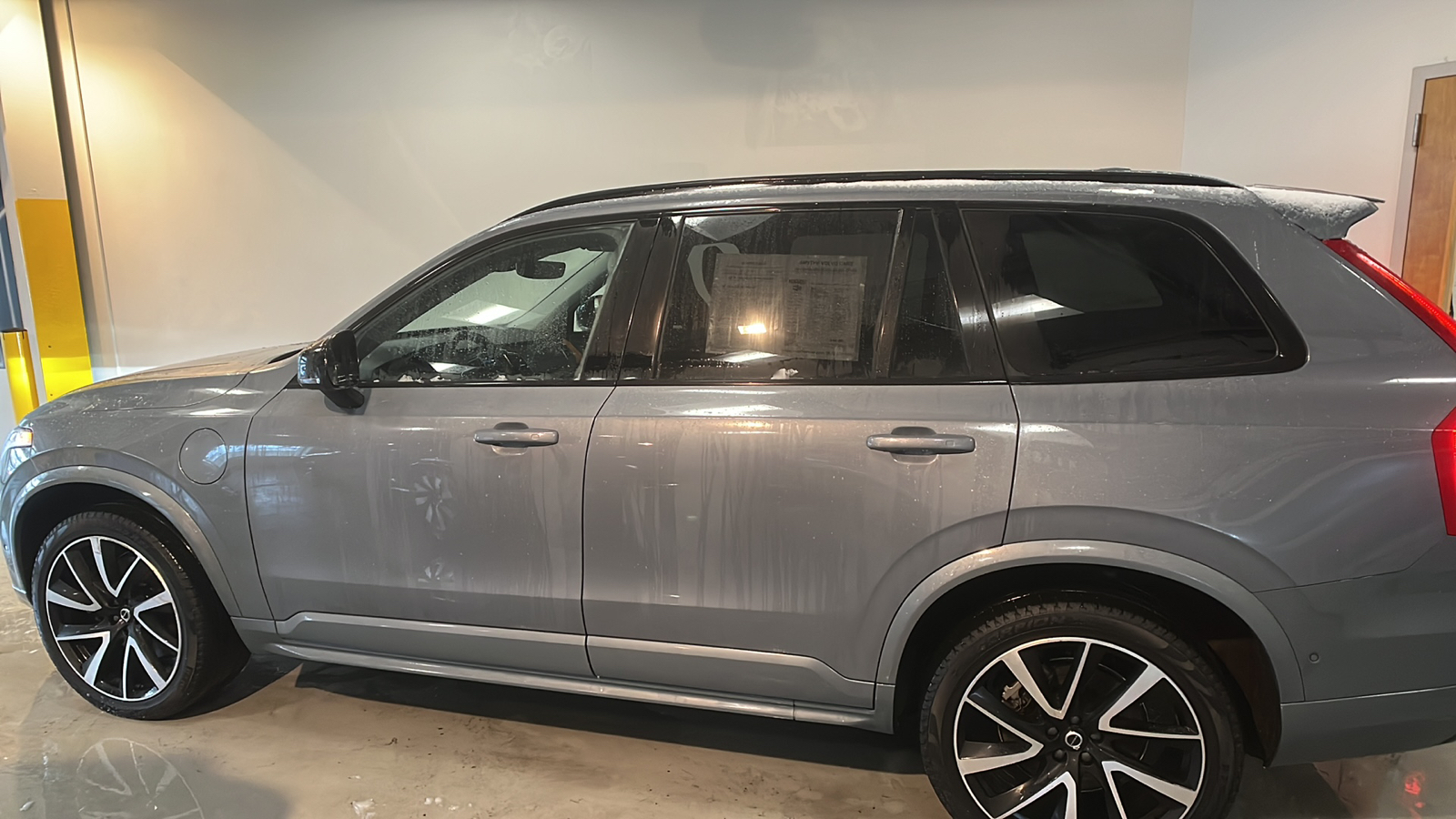 2023 Volvo XC90 Recharge Plug-In Hybrid T8 Plus Dark Theme 7 Passenger 2